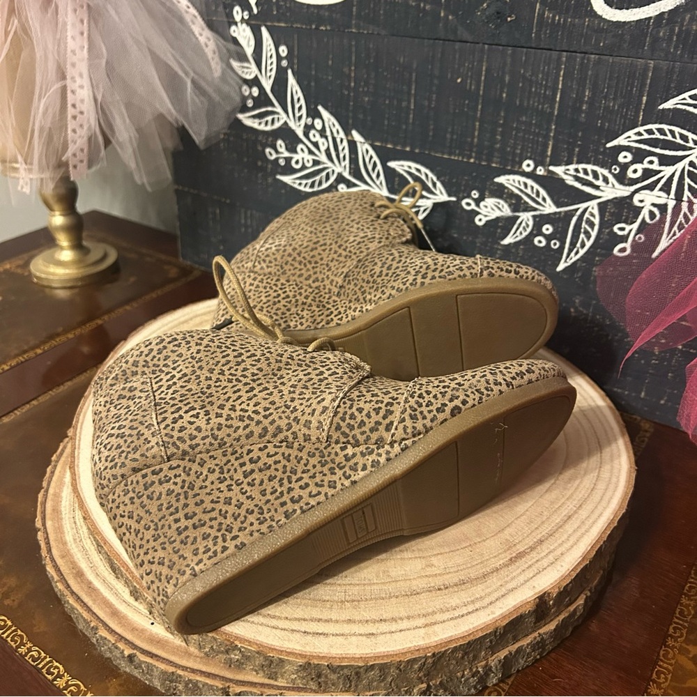 Tom Desert Wedge Booties In Leopard Print Size 8 - image 4